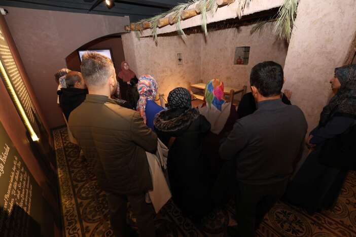 peygamber-asiklari-konyadaki-siyer-sergisine-aki-ediyor