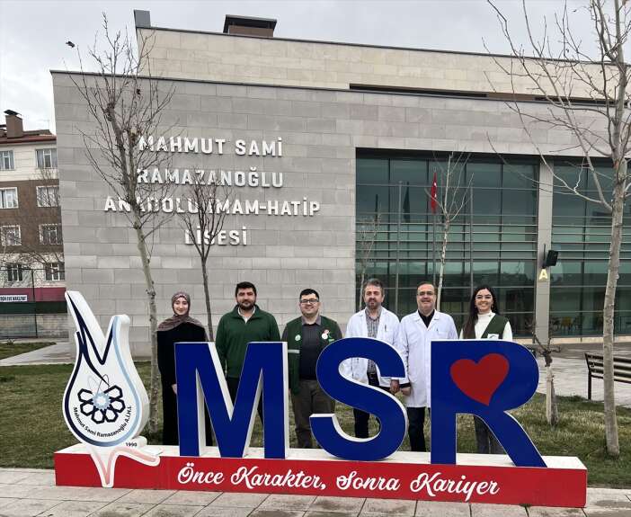 yesilay-konya-baskani-liseleri-ziyaret-etti