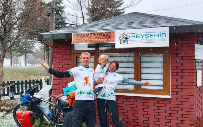 2-yasinda-bisikletle-dunya-tutuna-cikti-rotasina-konya-da-girdi