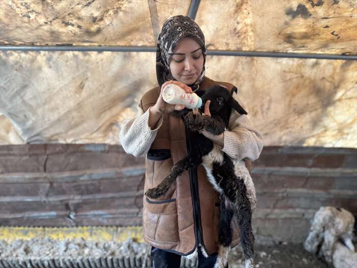 genc-kadin-herkesin-sosyal-medyada-kurdugu-hayali-yasiyor