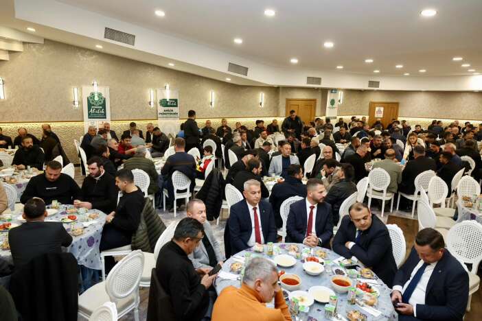 konya-esnafi-iftar-sofrasinda-bulustu