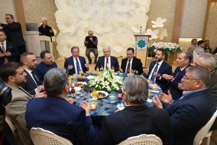 konya-esnafi-iftar-sofrasinda-bulustu