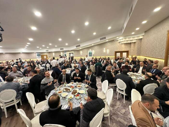 konya-esnafi-iftar-sofrasinda-bulustu
