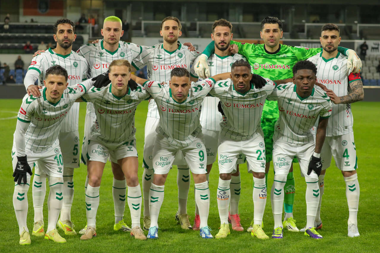 konyaspor-macina-milli-takip-o-isim-tribundeydi