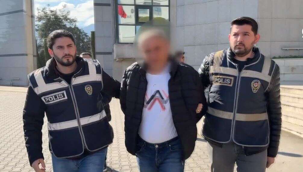 sigara-ictigi-icin-esini-13-yerinden-bicakladi