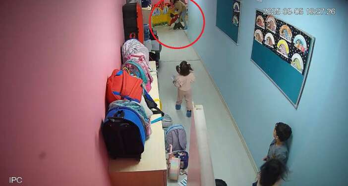 5-yasindaki-ogrencisini-darp-eden-ogretmenin-cezasi-belli-oldu