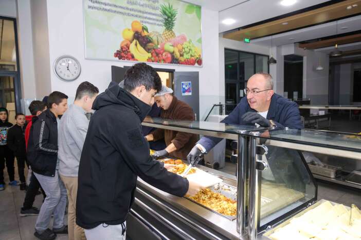 baskan-kavus-hafizlik-talebeleriyle-sahur-yapti