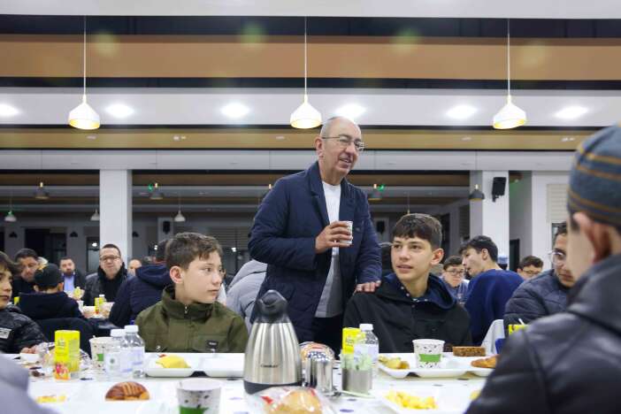 baskan-kavus-hafizlik-talebeleriyle-sahur-yapti