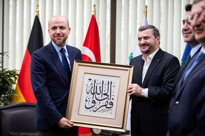 bilal-erdogan-kolndeki-turk-derneklerini-ziyaret-etti