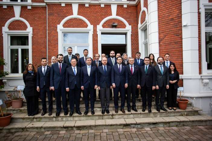 bilal-erdogan-kolndeki-turk-derneklerini-ziyaret-etti