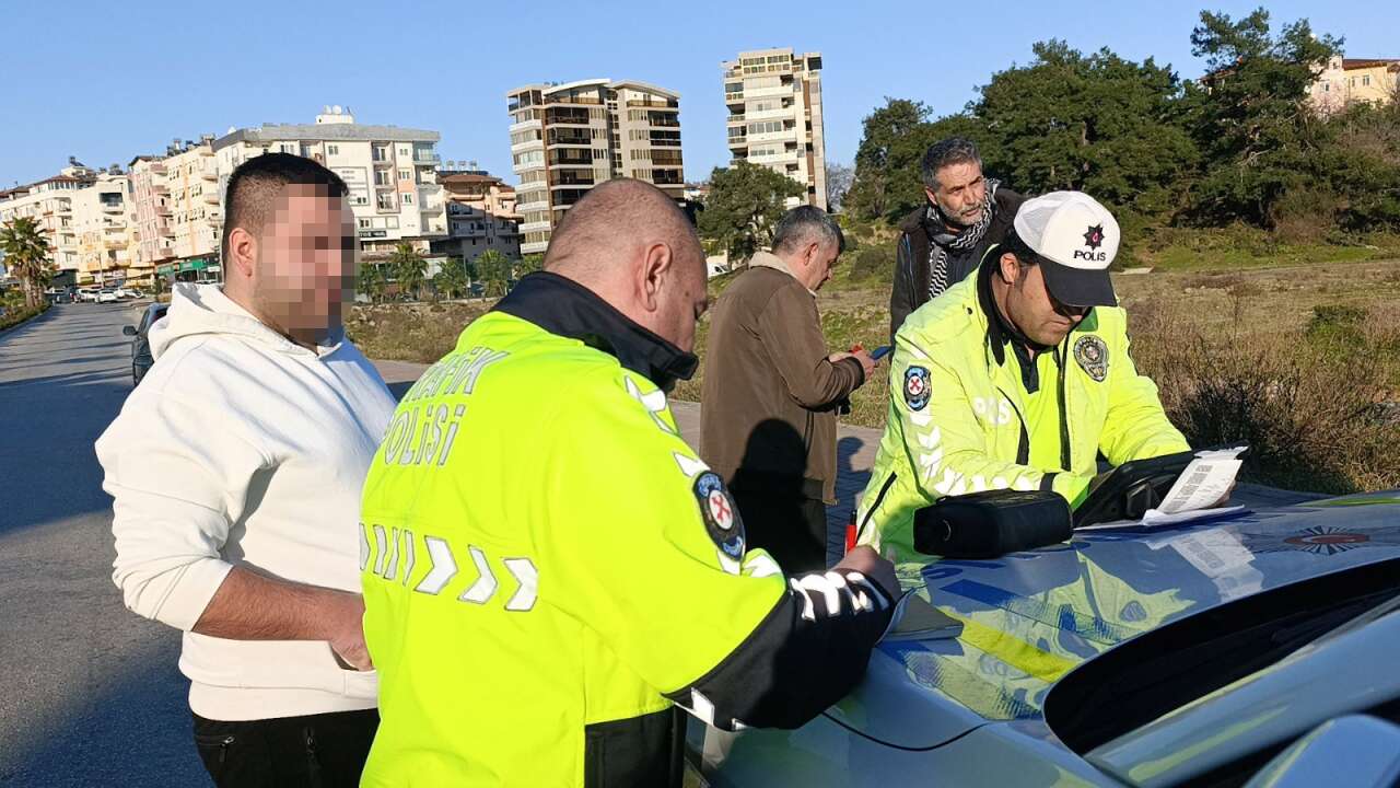 ehliyetine-el-konulan-surucu-ucuncu-kez-alkollu-yakalandi-rekor-ceza-yedi