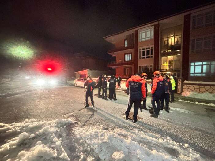 kursun-eritme-sirasinda-patlama-meydana-geldi-1-olu