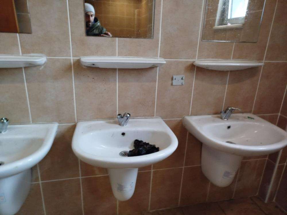 amator-macta-kavga-camlar-indi-musluklar-sokuldu