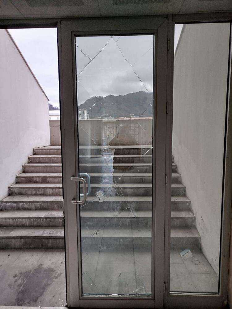 amator-macta-kavga-camlar-indi-musluklar-sokuldu