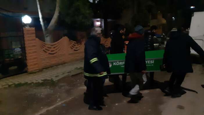 gul-dag-mutfakta-bogazindan-bicaklanmis-halde-olu-bulundu