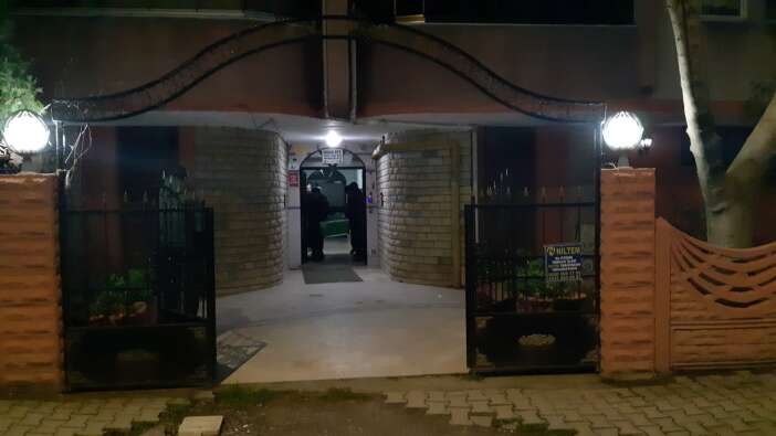 gul-dag-mutfakta-bogazindan-bicaklanmis-halde-olu-bulundu