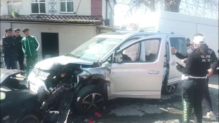 otomobille-hafif-ticari-arac-kafa-kafaya-carpisti-ali-kahveci-oldu