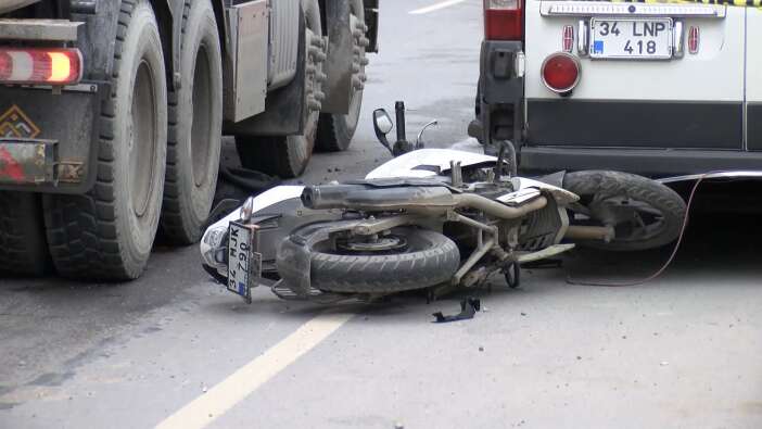 uzerinden-beton-mikseri-gecen-motosikletli-genc-hayatini-kaybetti