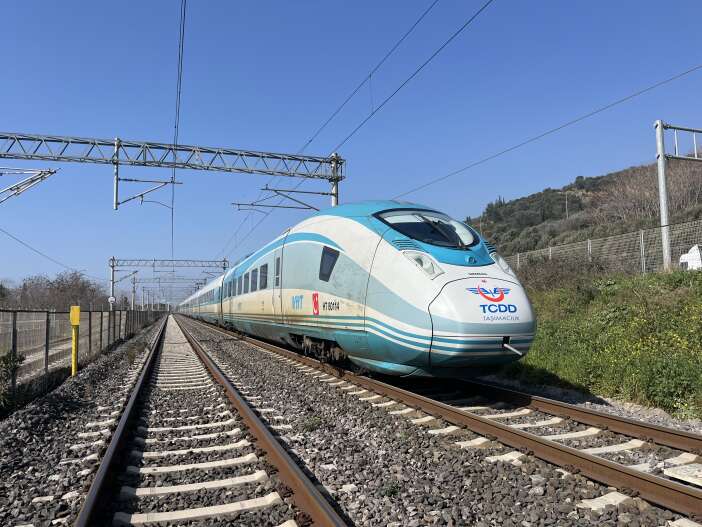 hizli-trenin-carptigi-ercan-kostek-hayatini-kaybetti