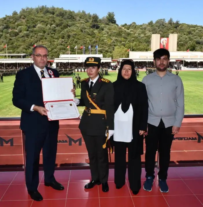 15-temmuz-sehidi-omer-halisdemirin-kizi-babasinin-mirasina-sahip-cikti