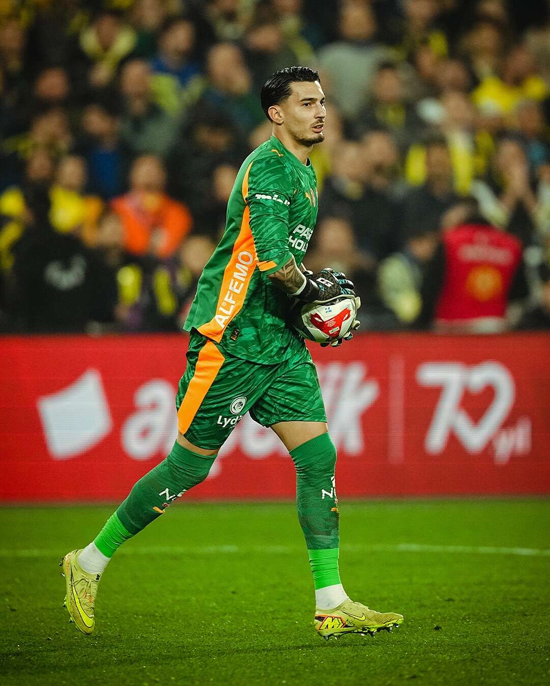 besiktas-galatasaray-derbisinde-gozler-kalecilerde