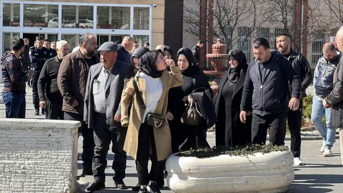 bir-bardak-su-icin-dovulerek-oldurulmustu-5-sanigin-cezasi-belli-oldu