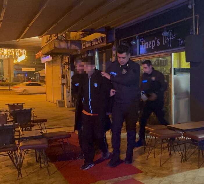 hirsizlik-icin-girdigi-kafede-6-gun-kaldi-yemek-yedi-tv-izledi