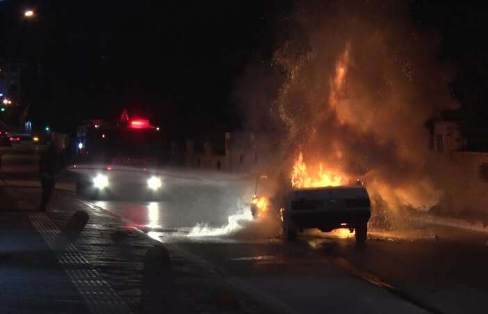 seyir-halindeki-tofas-alev-topuna-dondu-icindeki-aile-son-anda-kurtuldu