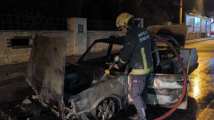 seyir-halindeki-tofas-alev-topuna-dondu-icindeki-aile-son-anda-kurtuldu