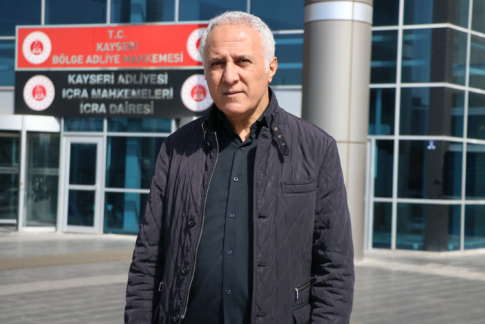 yaptirmadigi-dis-tedavisi-icin-evi-ve-arabasina-haciz-geldi