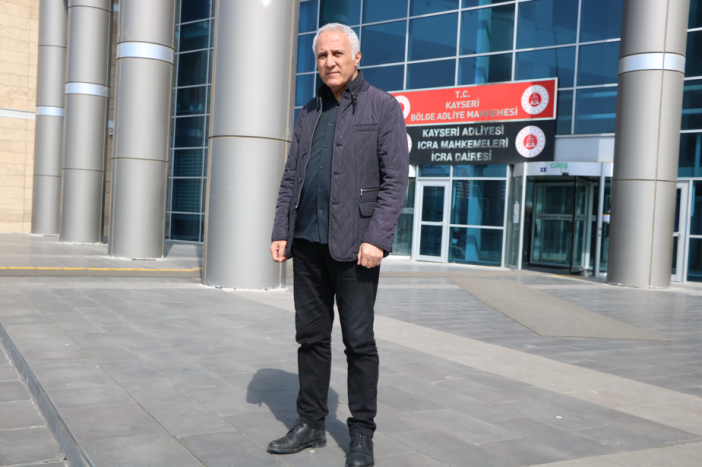 yaptirmadigi-dis-tedavisi-icin-evi-ve-arabasina-haciz-geldi