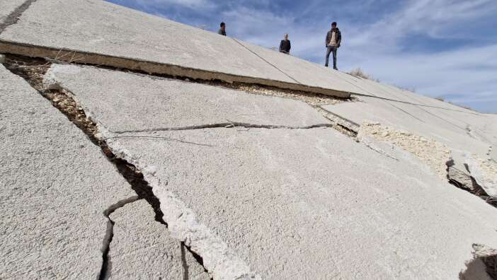 konya-ovasina-hayat-verecegi-umut-edilen-ahi-kanali-cokuyor