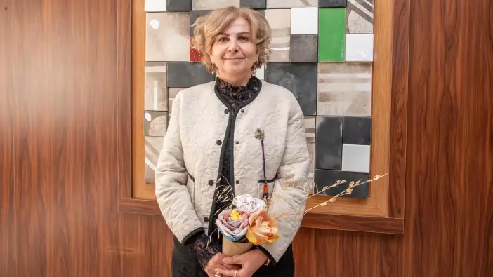 selcuk-universitesinin-cicekleri-ciceklendi