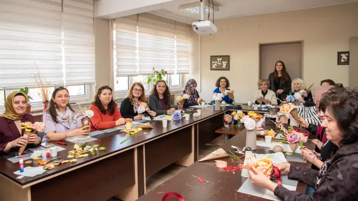 selcuk-universitesinin-cicekleri-ciceklendi