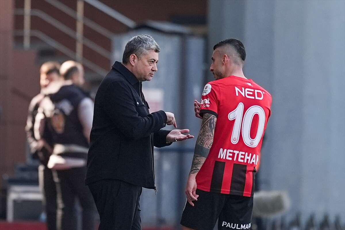 super-lig-ekibinde-bir-teknik-direktor-ayriligi-daha