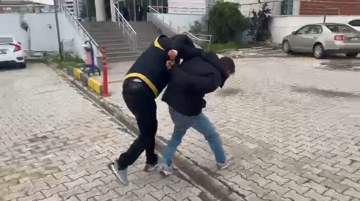 tuvalette-kadinlarin-fotografini-cekerken-yakalandi-telefonundan-arsiv-cikti