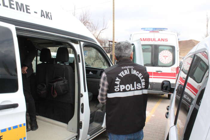 yakinlari-cami-kirip-girdi-sofranin-basinda-olusu-bulundu