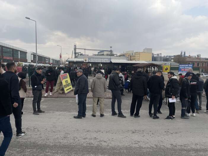 140-bin-tllik-ceza-korkusu-konyada-uzun-kuyruklar-olusturdu