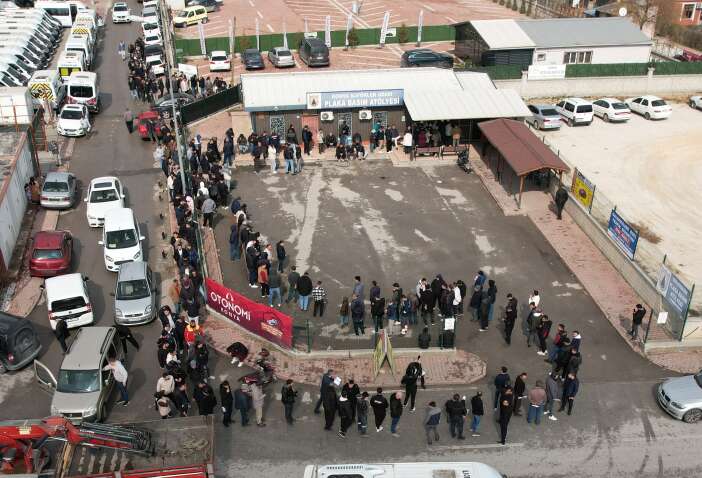 140-bin-tllik-ceza-korkusu-konyada-uzun-kuyruklar-olusturdu