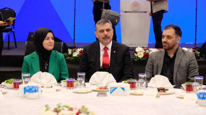 bakan-ciftci-konyada-konustu-rotasini-kendi-cizen-bir-turkiye-var