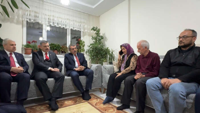 bakan-tekin-ve-bakan-ciftciden-fatma-nur-ogretmenin-konyadaki-ailesine-taziye-ziyareti