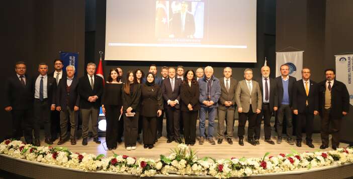 buyukelci-egemen-bagis-neulu-ogrencilerle-bir-araya-geldi