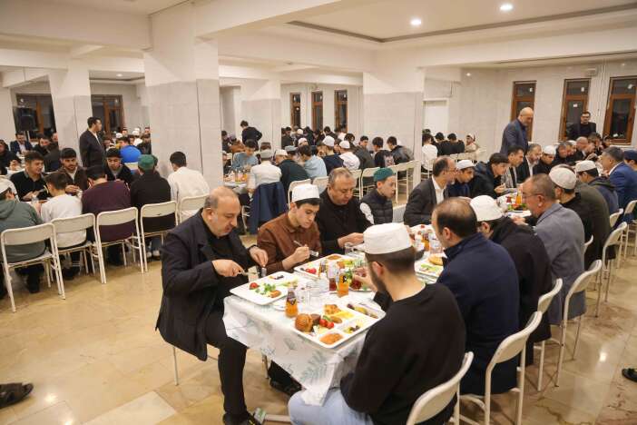 icisleri-bakani-mustafa-ciftci-konyada-hafizlik-yaptigi-kuran-kursunda-sahur-yapti