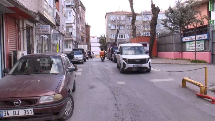 karsiya-gecmeye-calisan-kadin-minibusun-altinda-kaldi