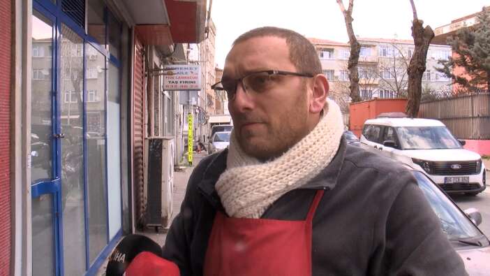 karsiya-gecmeye-calisan-kadin-minibusun-altinda-kaldi