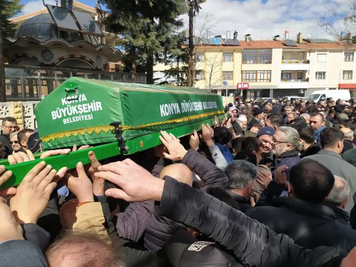 konyali-gazeteci-ahmet-akbiyik-babasini-topraga-verdi