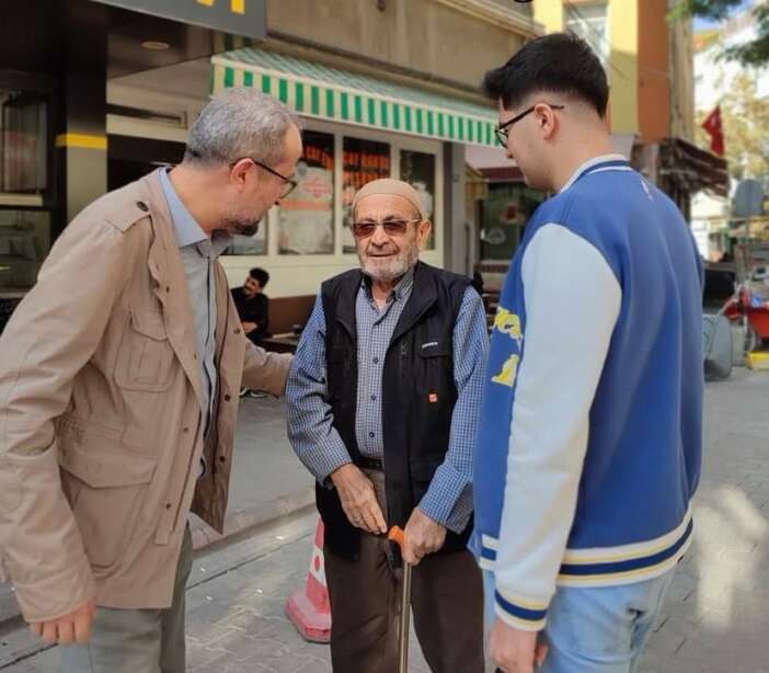 konyali-gazeteci-ahmet-akbiyik-babasini-topraga-verdi