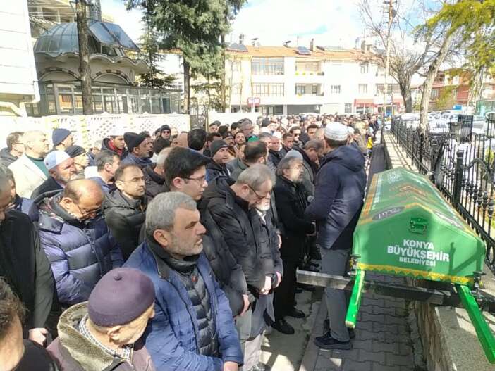 konyali-gazeteci-ahmet-akbiyik-babasini-topraga-verdi