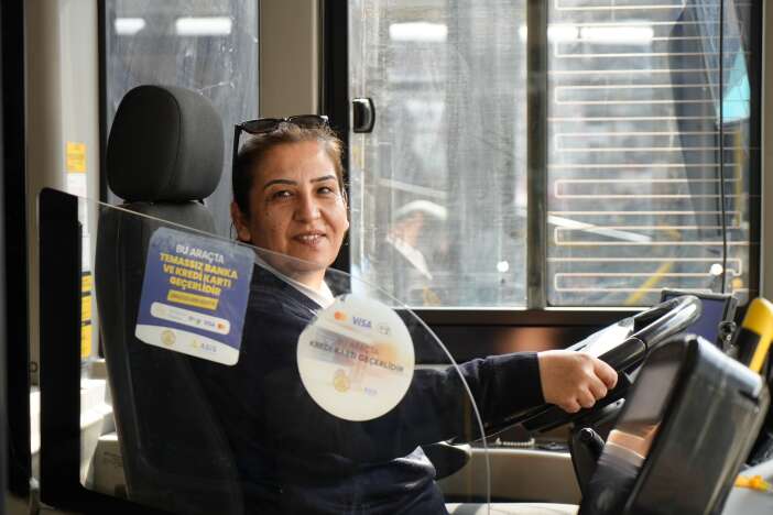 sehrin-ilk-kadin-otobus-soforu-oldu