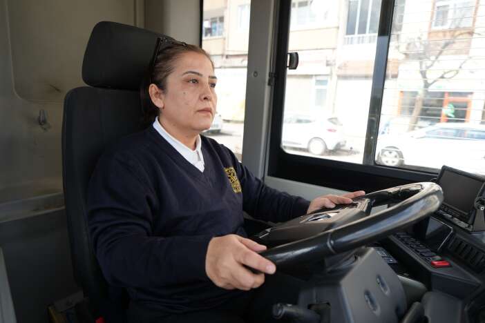 sehrin-ilk-kadin-otobus-soforu-oldu